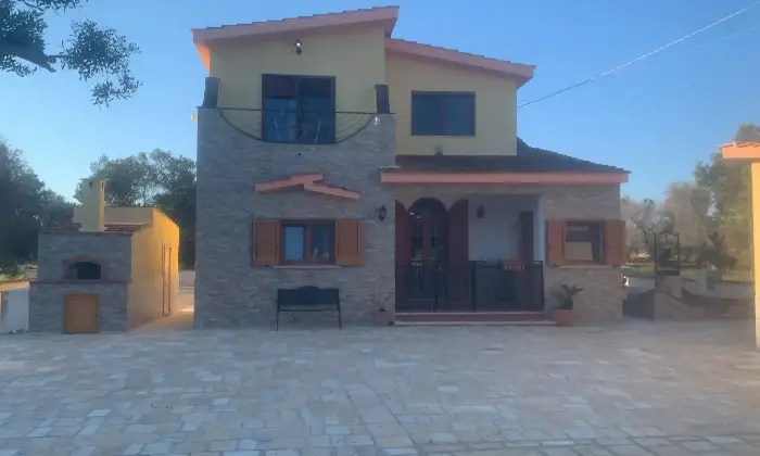 Rexer-San-Vito-dei-Normanni-Villa-composta-da-due-unit-con-progetto-approvato-per-realizzare-piscina-mis-x-Giardino
