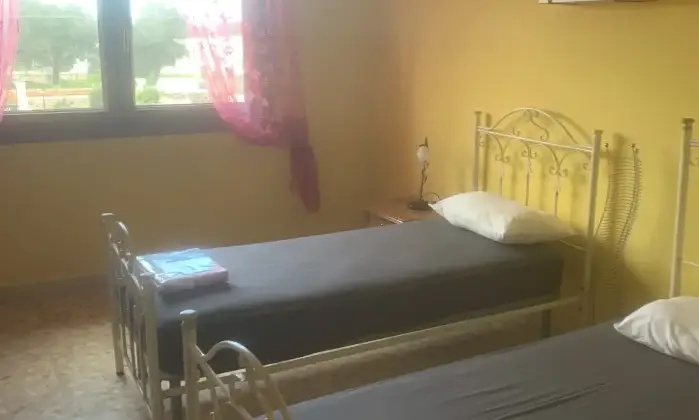 Rexer-San-Vito-dei-Normanni-Villa-composta-da-due-unit-con-progetto-approvato-per-realizzare-piscina-mis-x-Camera-da-letto