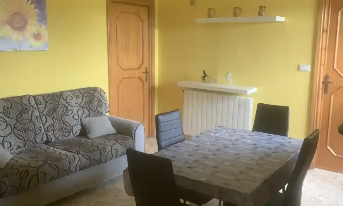 Rexer-San-Vito-dei-Normanni-Villa-composta-da-due-unit-con-progetto-approvato-per-realizzare-piscina-mis-x-Sala-da-pranzo