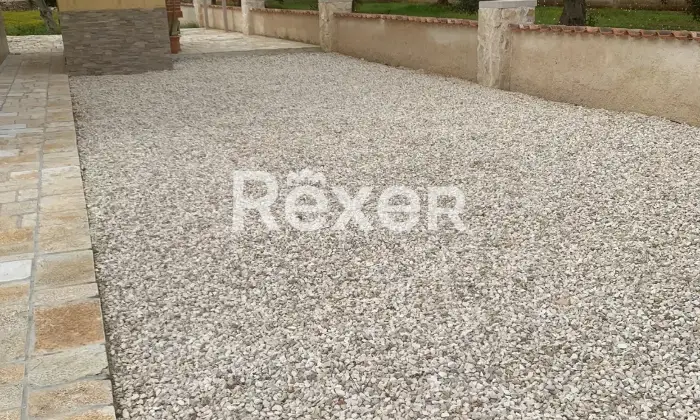 Rexer-San-Vito-dei-Normanni-Villa-composta-da-due-unit-con-progetto-approvato-per-realizzare-piscina-mis-x-Esterno