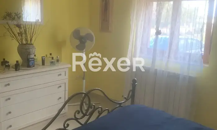 Rexer-San-Vito-dei-Normanni-Villa-composta-da-due-unit-con-progetto-approvato-per-realizzare-piscina-mis-x-Camera-da-letto