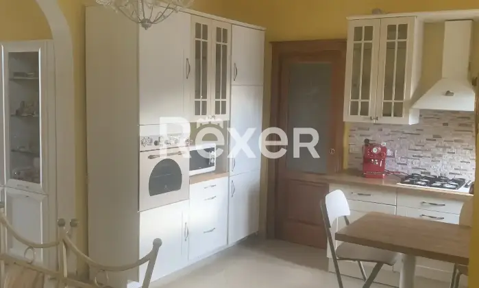 Rexer-San-Vito-dei-Normanni-Villa-composta-da-due-unit-con-progetto-approvato-per-realizzare-piscina-mis-x-Cucina