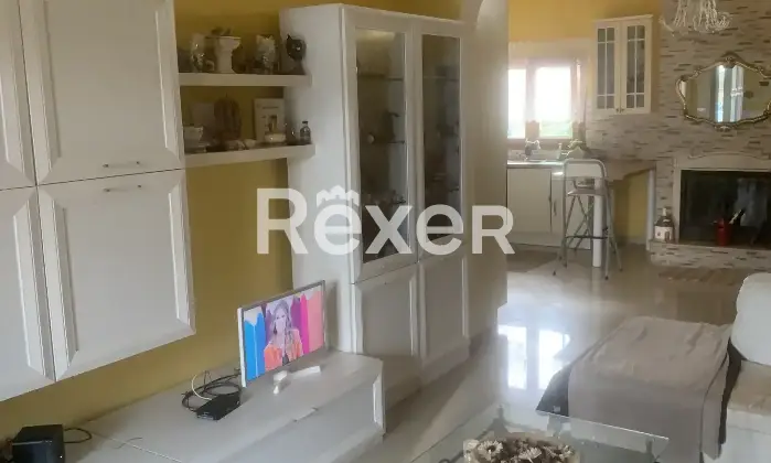 Rexer-San-Vito-dei-Normanni-Villa-composta-da-due-unit-con-progetto-approvato-per-realizzare-piscina-mis-x-Open-space