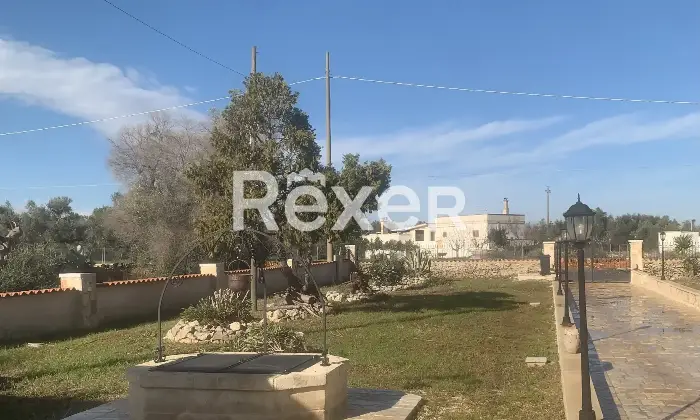 Rexer-San-Vito-dei-Normanni-Villa-composta-da-due-unit-con-progetto-approvato-per-realizzare-piscina-mis-x-Giardino