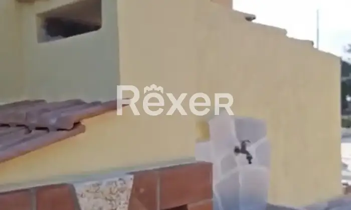 Rexer-San-Vito-dei-Normanni-Villa-composta-da-due-unit-con-progetto-approvato-per-realizzare-piscina-mis-x-Esterno