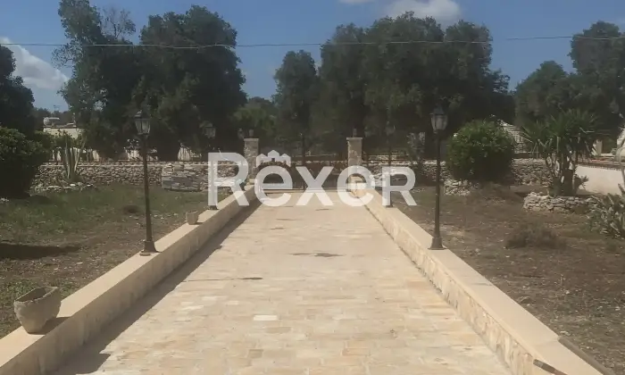 Rexer-San-Vito-dei-Normanni-Villa-composta-da-due-unit-con-progetto-approvato-per-realizzare-piscina-mis-x-Esterno
