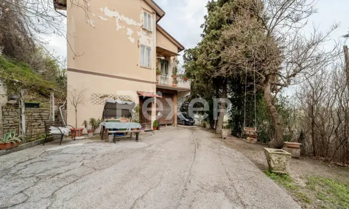 Rexer-MONTELPARO-Ampia-casa-con-corte-esclusiva-e-grande-potenziale-Altro