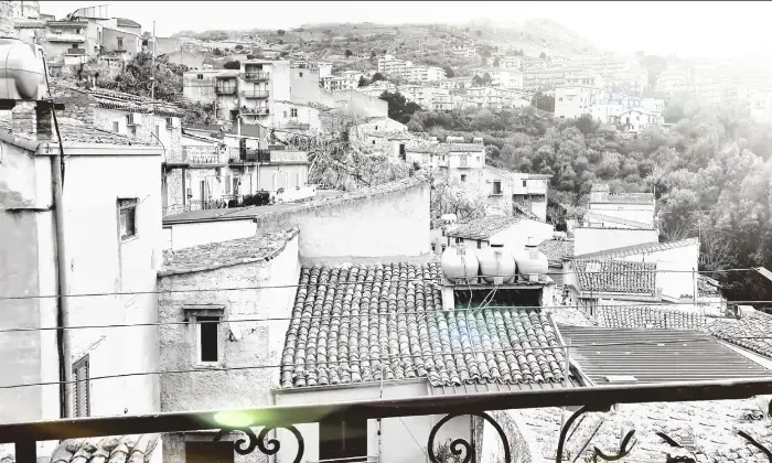Rexer-Caccamo-Vendesi-Intero-Edificio-Storico-a-Caccamo-a-Minuti-dal-Mare-Altro