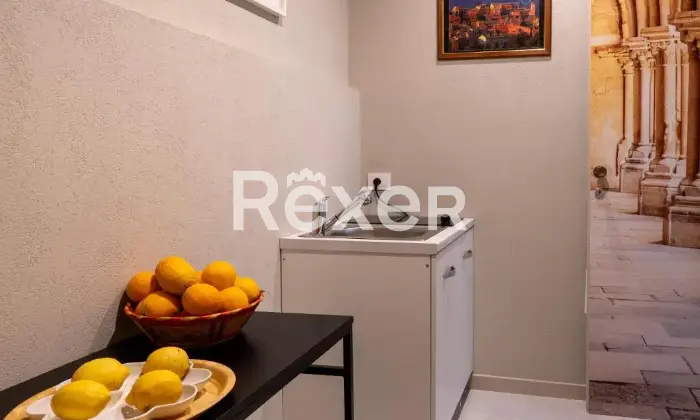 Rexer-Siracusa-Vendesi-Palazzo-Edificio-in-Vendita-Altro