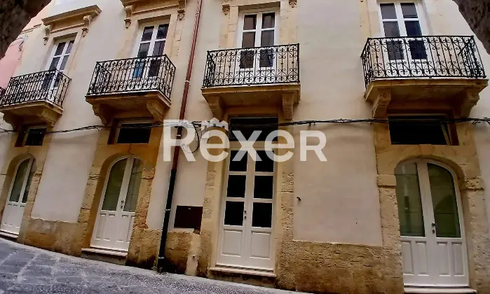 Rexer-Siracusa-Vendesi-Palazzo-Edificio-in-Vendita-Altro