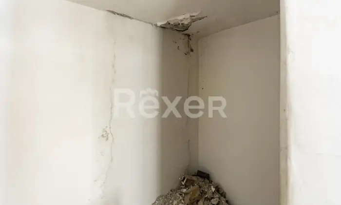 Rexer-Avigliano-Terratetto-da-ristrutturare-nel-centro-storico-con-vista-panoramica-Altro
