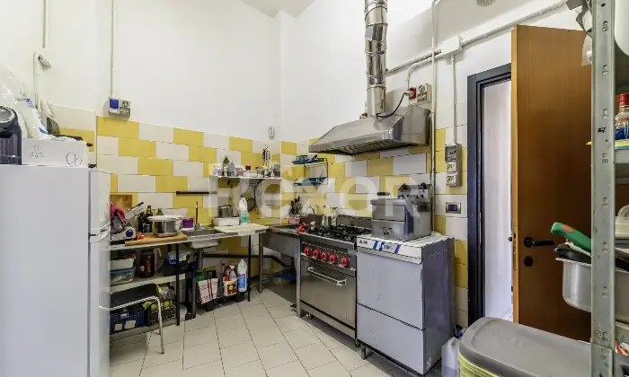 Rexer-Nichelino-Locale-Commerciale-a-Reddito-con-Due-Vetrine-Fronte-Strada-Altro