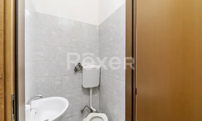 Rexer-Nichelino-Locale-Commerciale-a-Reddito-con-Due-Vetrine-Fronte-Strada-Altro