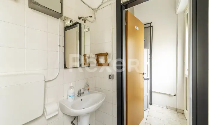 Rexer-Nichelino-Locale-Commerciale-a-Reddito-con-Due-Vetrine-Fronte-Strada-Altro