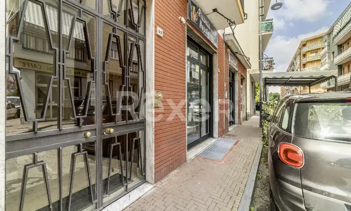 Rexer-Nichelino-Locale-Commerciale-a-Reddito-con-Due-Vetrine-Fronte-Strada-Altro