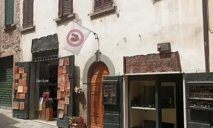 Rexer-Lucignano-Un-locale-commerciale-in-vendita-a-Lucignano-in-provincia-di-Arezzo-Altro