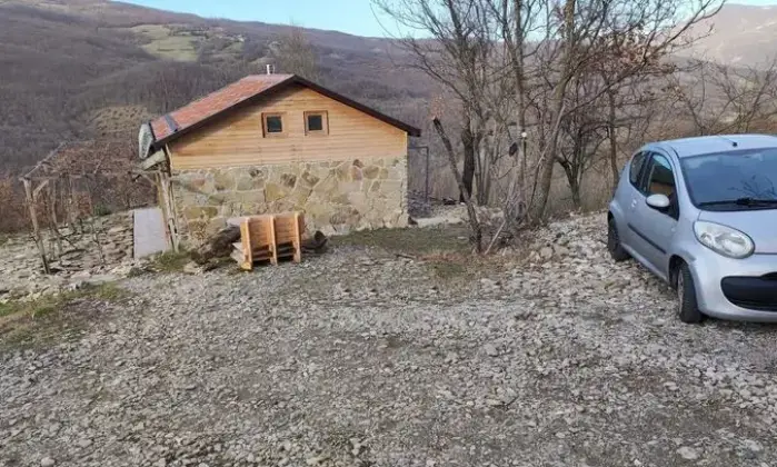 Rexer-Varsi-Vendesi-monolocale-immersa-tra-prati-e-boschi-a-Varsi-Altro