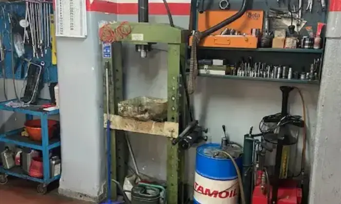 Rexer-Roma-Cedesi-mura-e-attivit-autofficina-Altro