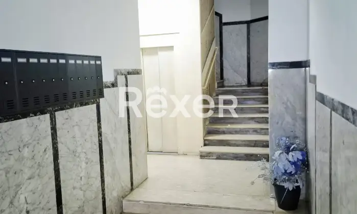 Rexer-Crotone-Vendesi-appartamento-posizione-Strategica-tra-tribunale-e-ospedale-di-Crotone-Ingresso