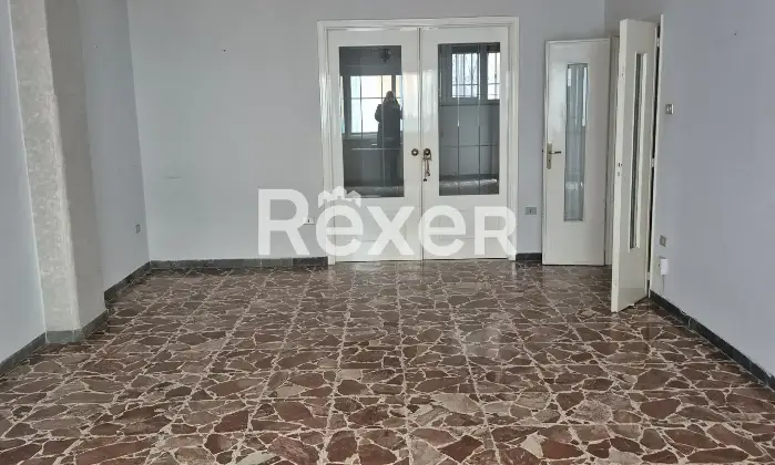 Rexer-Crotone-Vendesi-appartamento-posizione-Strategica-tra-tribunale-e-ospedale-di-Crotone-Salone