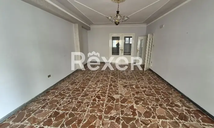 Rexer-Crotone-Vendesi-appartamento-posizione-Strategica-tra-tribunale-e-ospedale-di-Crotone-Salone