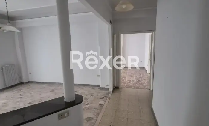 Rexer-Crotone-Vendesi-appartamento-posizione-Strategica-tra-tribunale-e-ospedale-di-Crotone-Soggiorno