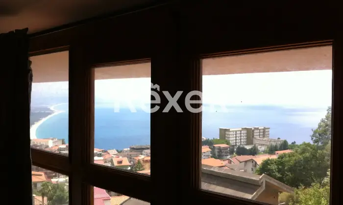 Rexer-Nicotera-Intera-Villa-Appartamenti-con-Vista-Panoramica-Via-Tondo-Nicotera-Giardino