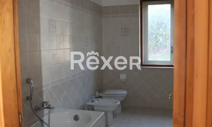 Rexer-Nicotera-Intera-Villa-Appartamenti-con-Vista-Panoramica-Via-Tondo-Nicotera-Bagno
