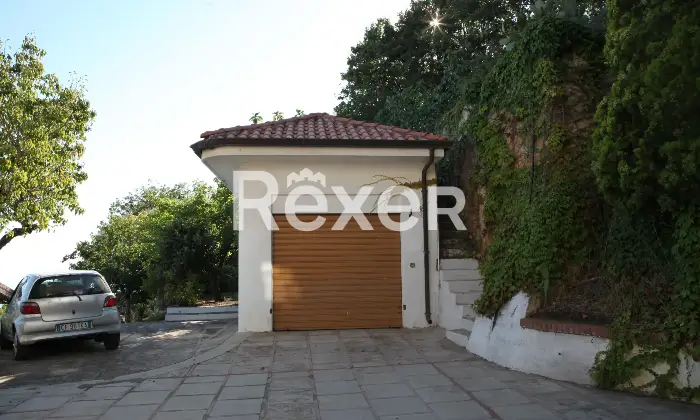 Rexer-Nicotera-Intero-fabbricato-panoramico-con-appartamenti-indipendenti-Garage