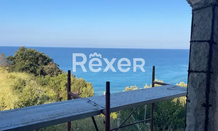 Rexer-Bonifati-VILLA-singola-panoramica-IN-FASE-DI-RISTRUTTURAZIONE-in-vendita-allo-stato-di-RUSTICO-AVANZATO-Altro