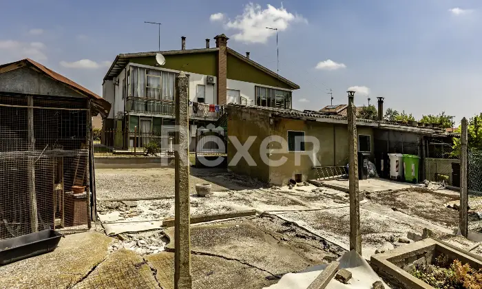 Rexer-Loreo-Porzione-di-bifamiliare-in-posizione-residenziale-Altro