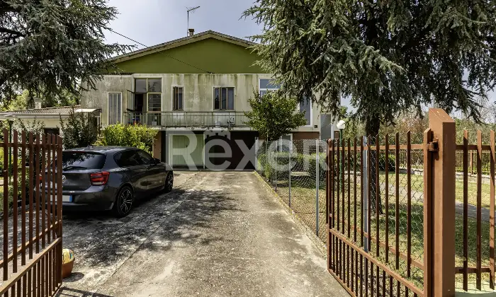Rexer-Loreo-Porzione-di-bifamiliare-in-posizione-residenziale-Altro