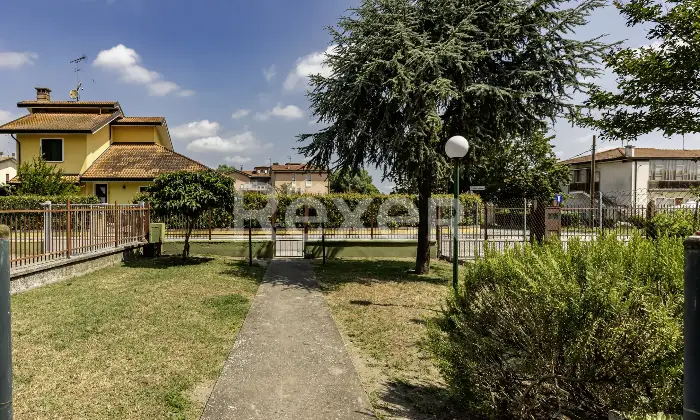 Rexer-Loreo-Porzione-di-bifamiliare-in-posizione-residenziale-Altro
