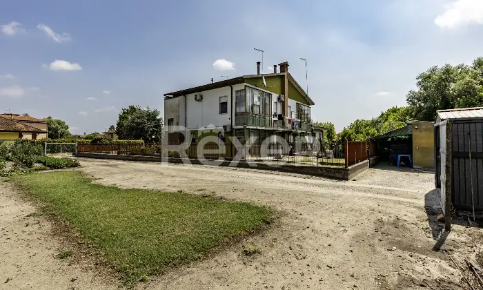 Rexer-Loreo-Porzione-di-bifamiliare-in-posizione-residenziale-Altro