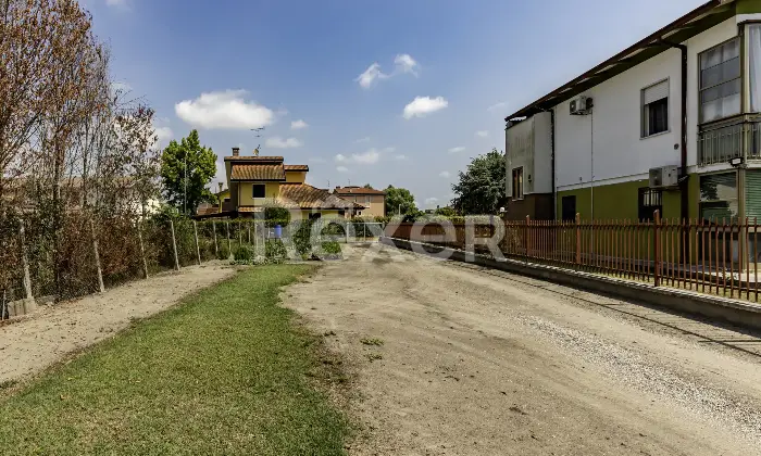 Rexer-Loreo-Porzione-di-bifamiliare-in-posizione-residenziale-Altro