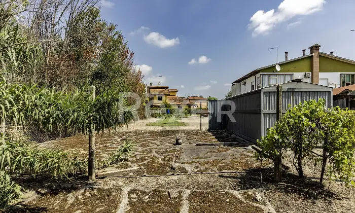 Rexer-Loreo-Porzione-di-bifamiliare-in-posizione-residenziale-Altro