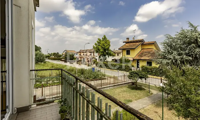 Rexer-Loreo-Porzione-di-bifamiliare-in-posizione-residenziale-Altro