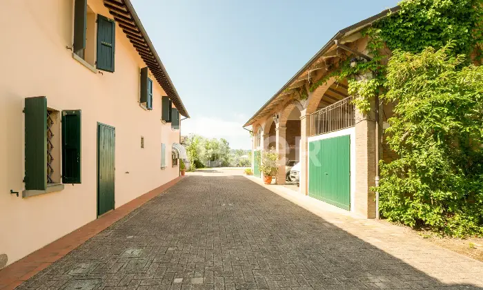 Rexer-Castrocaro-Terme-e-Terra-del-Sole-Villa-di-pregio-con-piscina-e-ettari-di-terreno-Altro