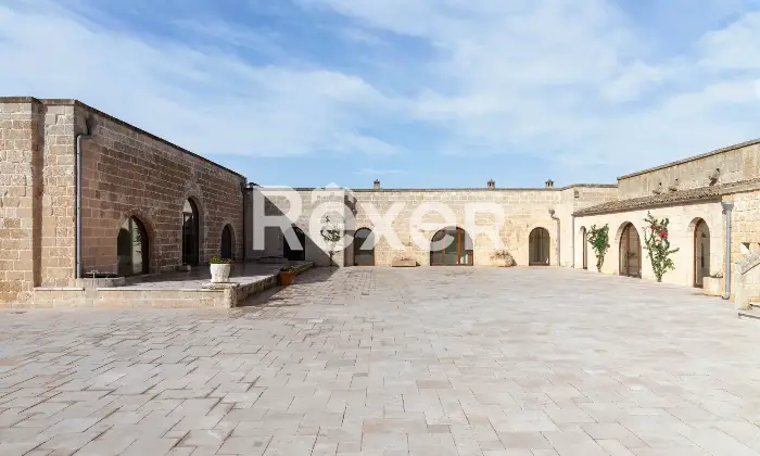 Rexer-Carovigno-Masseria-con-corte-interna-ed-esterna-e-piscina-Altro