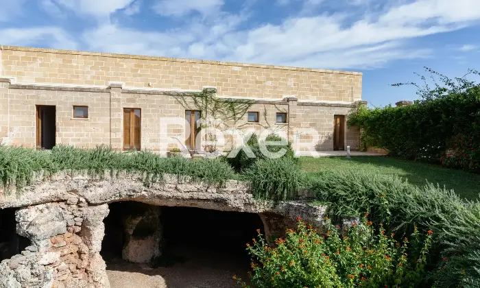 Rexer-Carovigno-Masseria-con-corte-interna-ed-esterna-e-piscina-Altro
