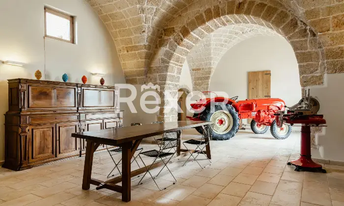 Rexer-Carovigno-Masseria-con-corte-interna-ed-esterna-e-piscina-Altro