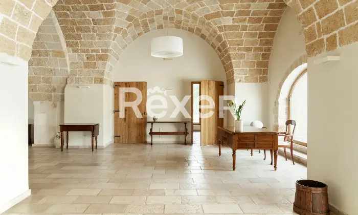 Rexer-Carovigno-Masseria-con-corte-interna-ed-esterna-e-piscina-Altro