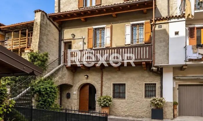 Rexer-Calolziocorte-Immobile-indipendente-disposto-su-quattro-livelli-con-giardino-di-propriet-e-due-posti-auto-Altro