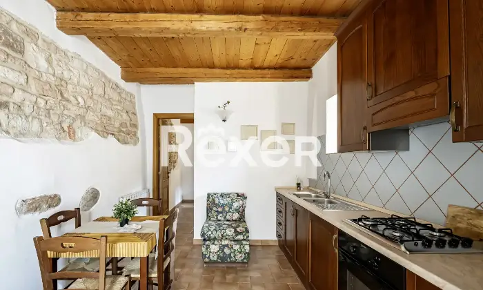 Rexer-Matelica-Tenuta-panoramica-tra-i-vigneti-di-Matelica-ospitalit-natura-e-design-Altro