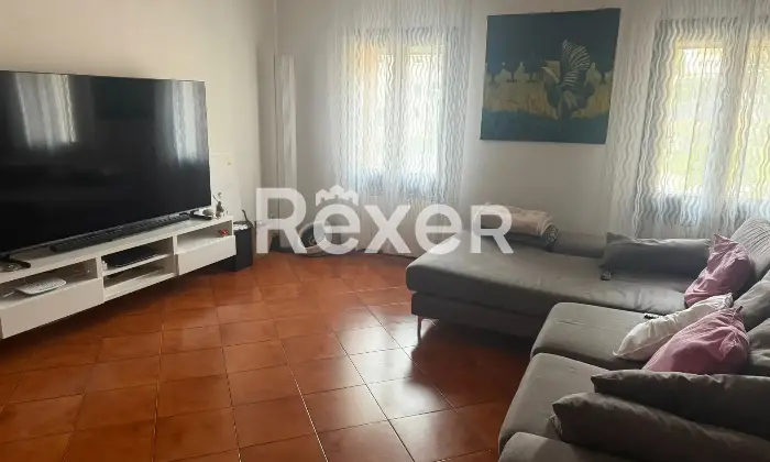 Rexer-Monte-di-Malo-Intero-edificio-con-trattoria-appartamenti-e-ampi-spazi-accessori-Altro