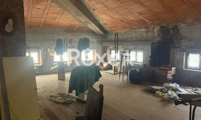 Rexer-Monte-di-Malo-Intero-edificio-con-trattoria-appartamenti-e-ampi-spazi-accessori-Altro