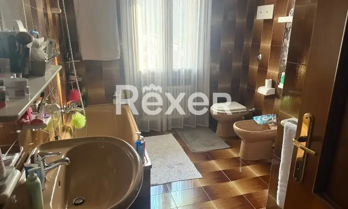 Rexer-Monte-di-Malo-Intero-edificio-con-trattoria-appartamenti-e-ampi-spazi-accessori-Altro