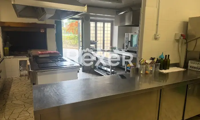 Rexer-Monte-di-Malo-Intero-edificio-con-trattoria-appartamenti-e-ampi-spazi-accessori-Altro