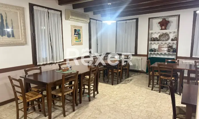 Rexer-Priabona-Intero-edificio-con-trattoria-appartamenti-e-ampi-spazi-accessori-Altro