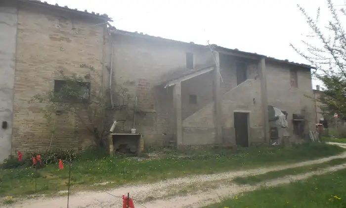 Rexer-SantAngelo-in-Vado-Vendesi-casale-da-Ristrutturare-Giardino